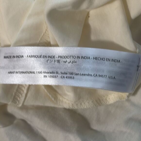 Ariat Cream Boxy Crop Top Size M Material. New - Picture 6 of 6